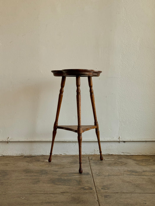 Oak Clover Table
