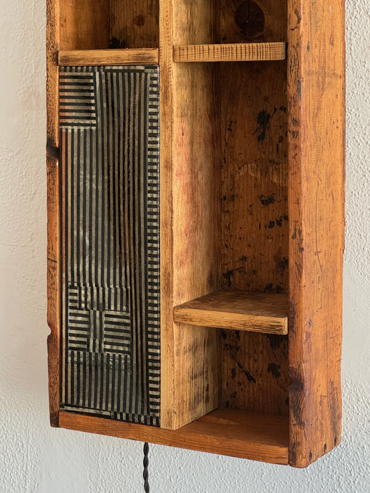 Cube Shelf With Intagrated Lamp