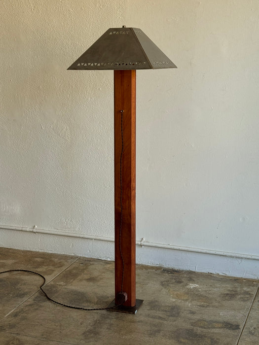 Triangolo Standing Lamp