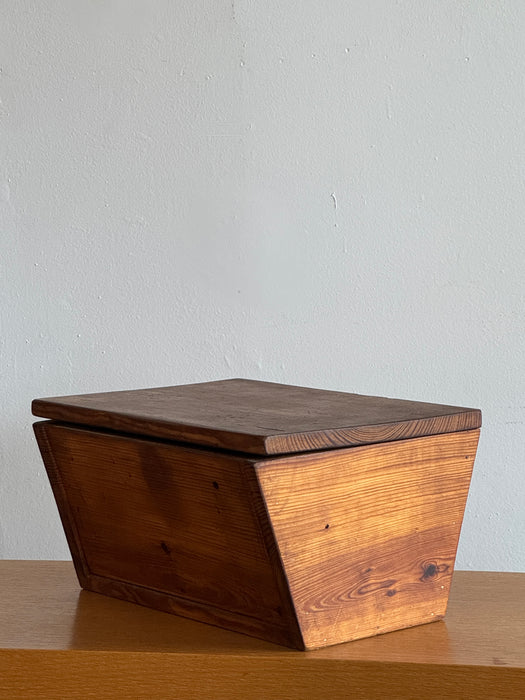 Lidded Box With Hinged Lid