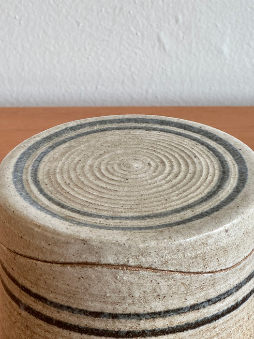 Cylindrical Jar With Lid