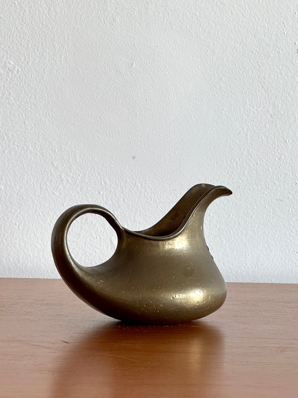 Small Solid Brass Italian Pitcher– elementi