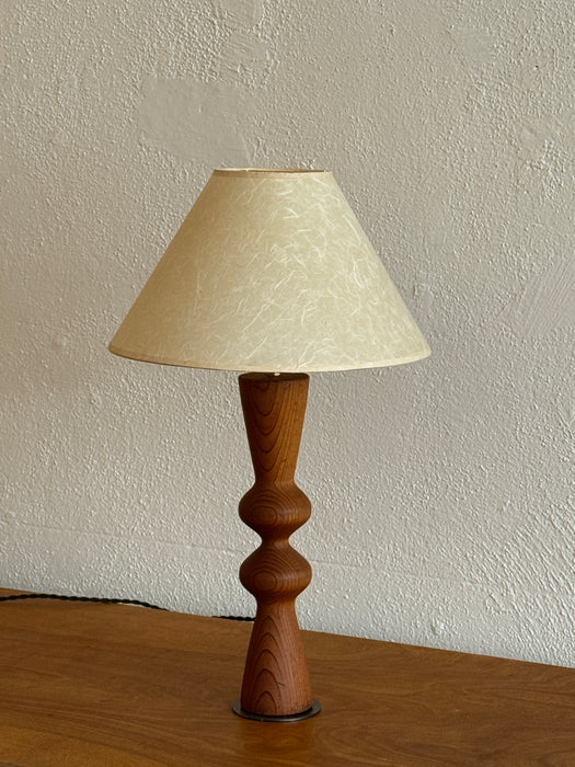Sinuosa Lamp With Fiberglass Shade