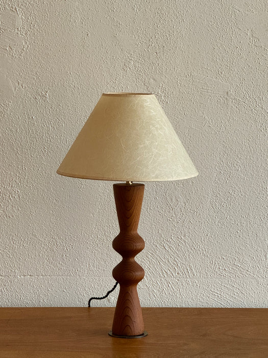 Sinuosa Lamp With Fiberglass Shade